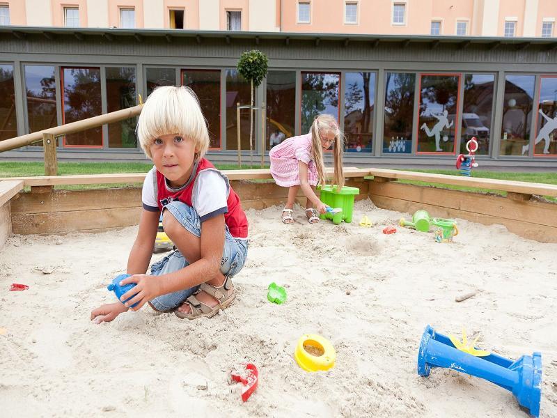 Jufa Hotel Weinviertel - Eselsmuehle Seefeld-Kadolz Eksteriør billede